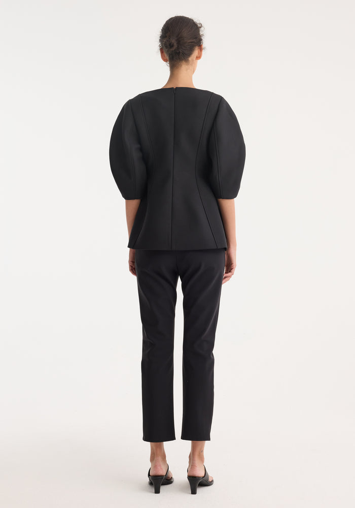 Sculptural top | black
