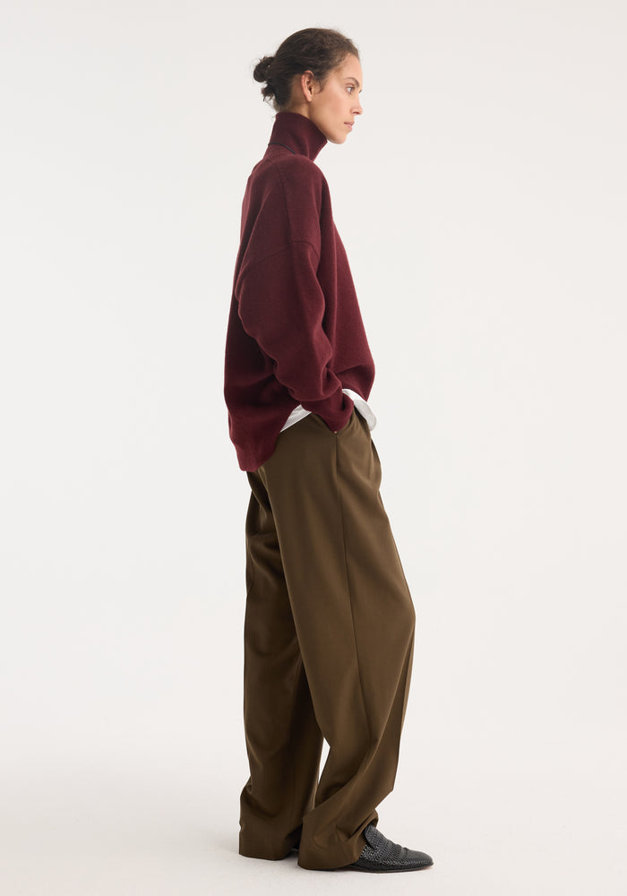 Classic turtleneck jumper | burgundy