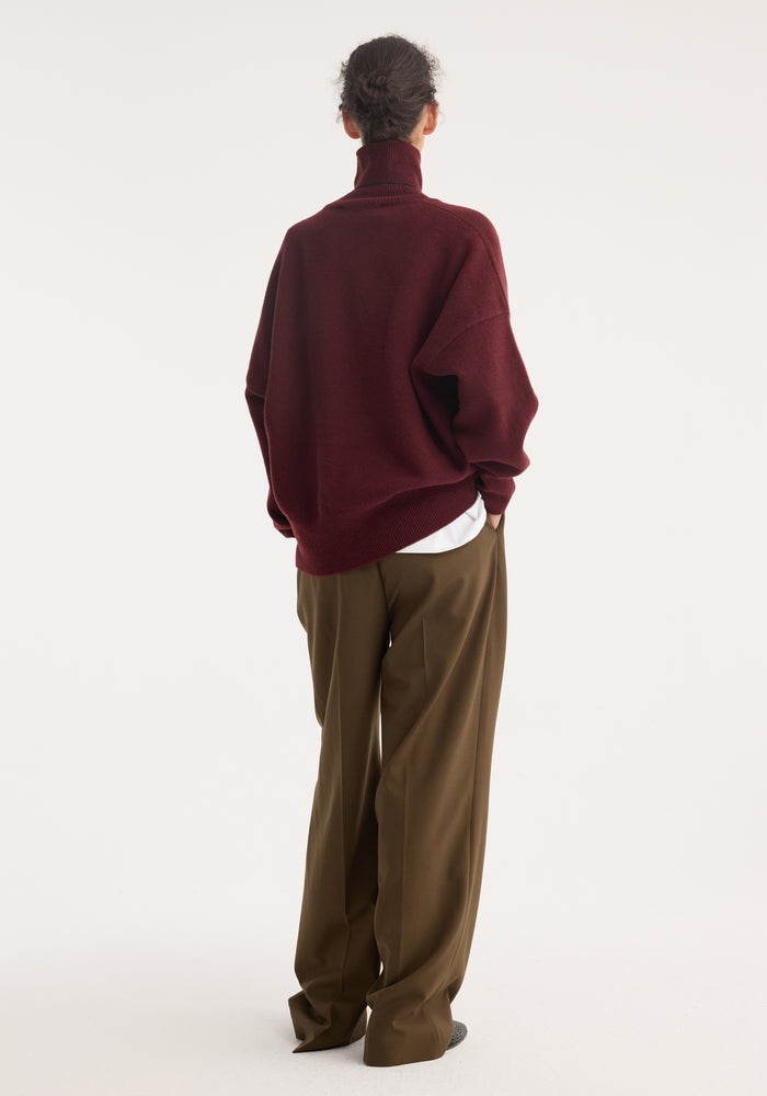Classic turtleneck jumper | burgundy