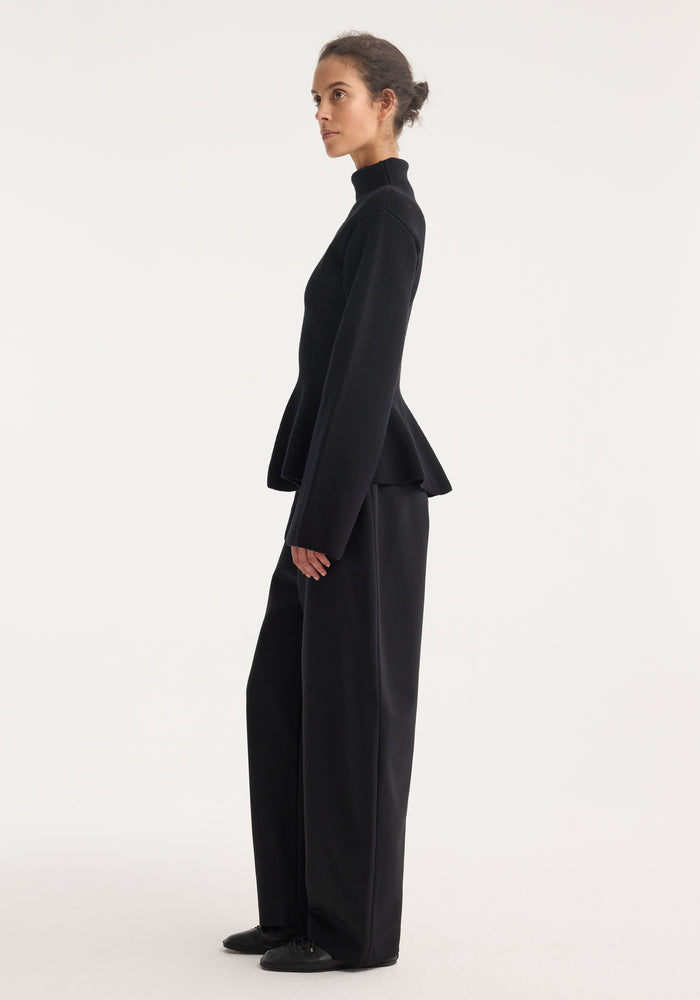 Sculptural knitted top | black