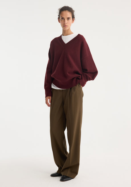 V-neck knitted jumper | burgundy