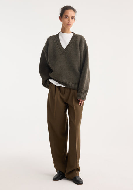 Sculptural compact v-neck | forest melange