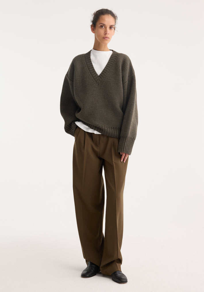 Sculptural compact v-neck | forest melange