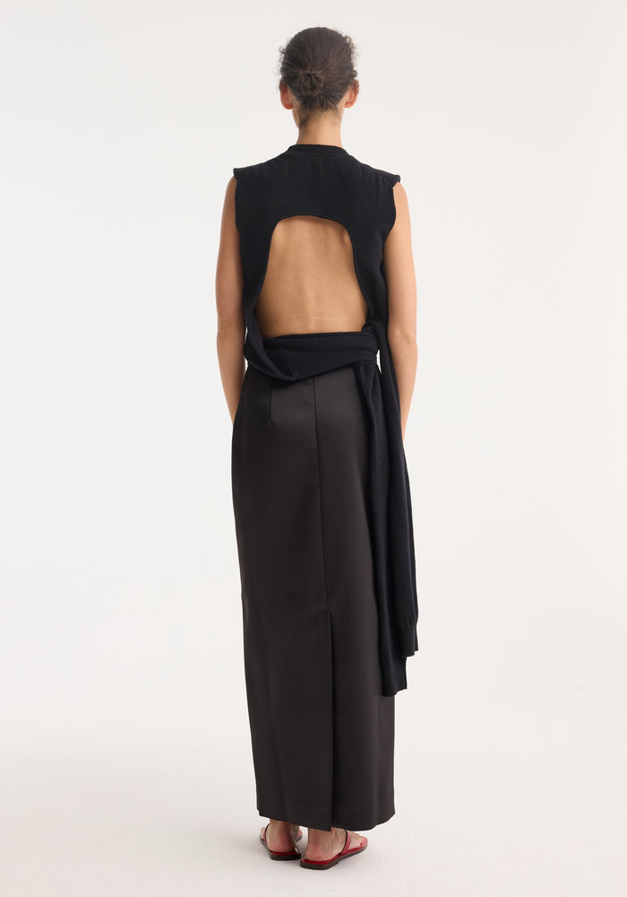 Crewneck open back sash wrap top | black