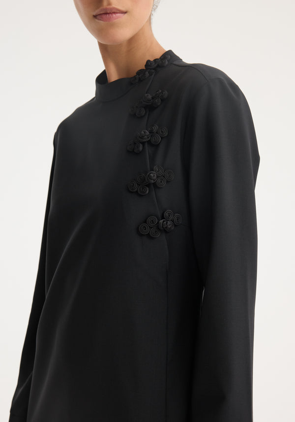 Pankou closure dress | black features a modest collar, long sleeves, and decorative frog closures, highlighting traditional craftsmanship in a modern design.