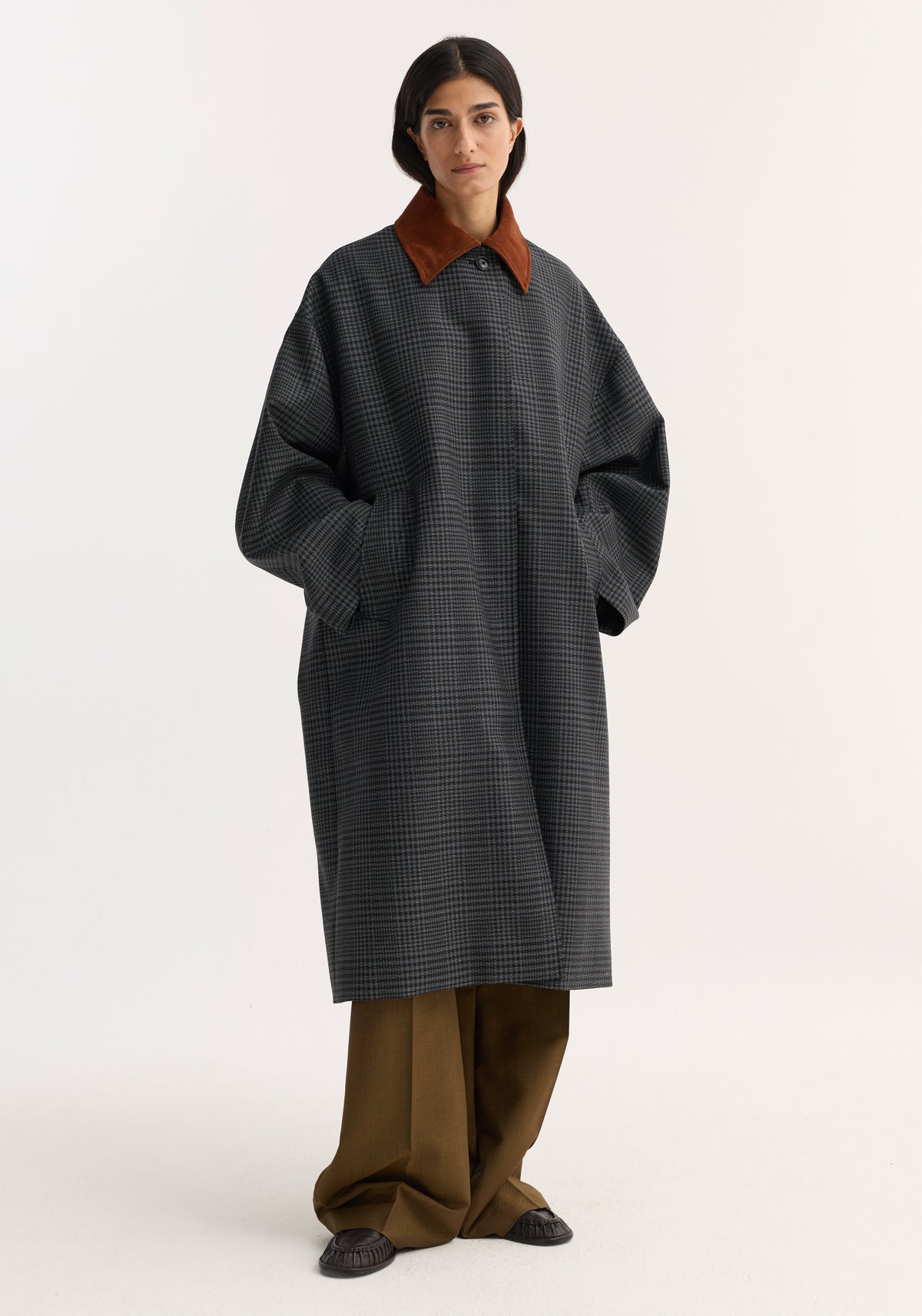 Suede collar check coat | black / grey check