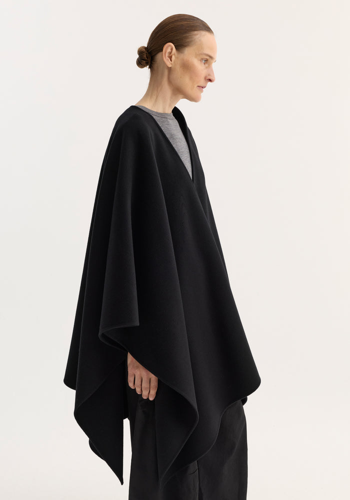 Draped scarf poncho | black