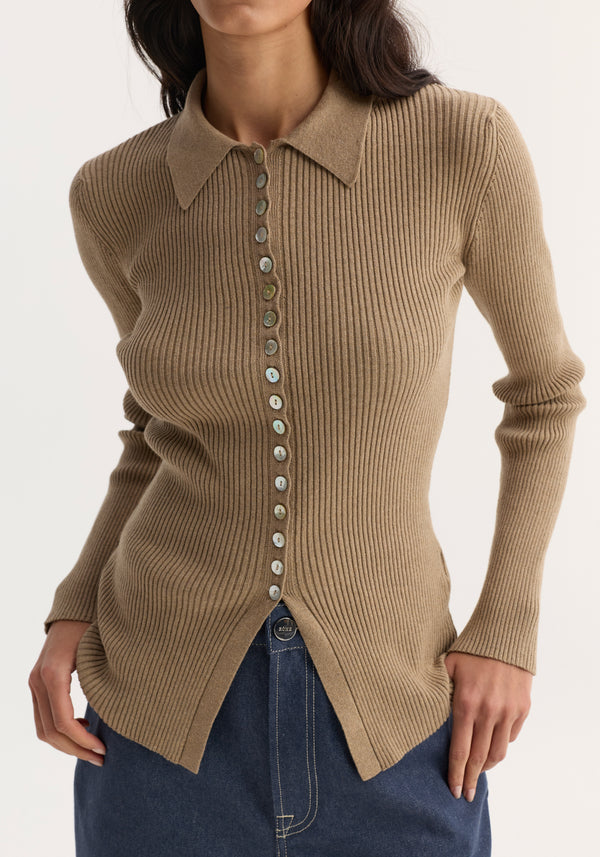 Elongated rib cardigan in taupe melange, featuring a polo-style collar, mother-of-pearl buttons, and a slightly flared hem, worn over dark denim.