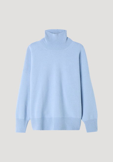 Classic turtleneck jumper | baby blue
