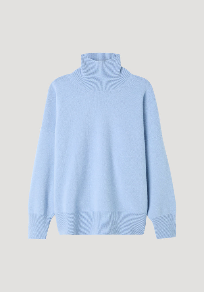 Classic turtleneck jumper | baby blue