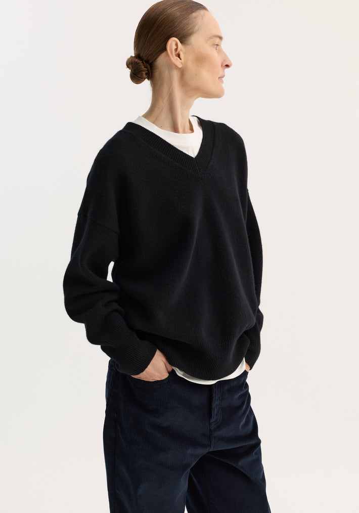 V-neck knitted jumper | black