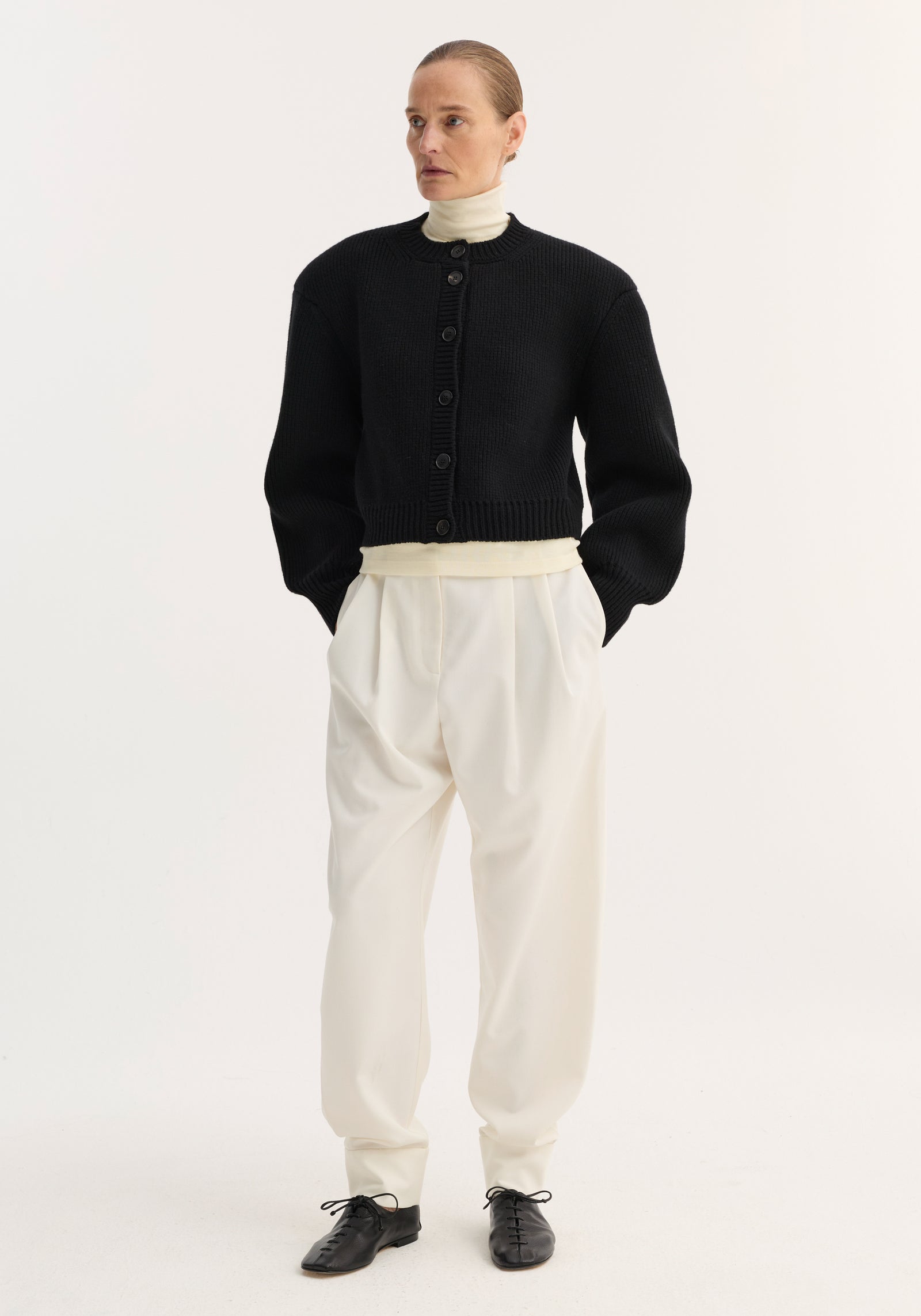 Barrel leg trousers | off white
