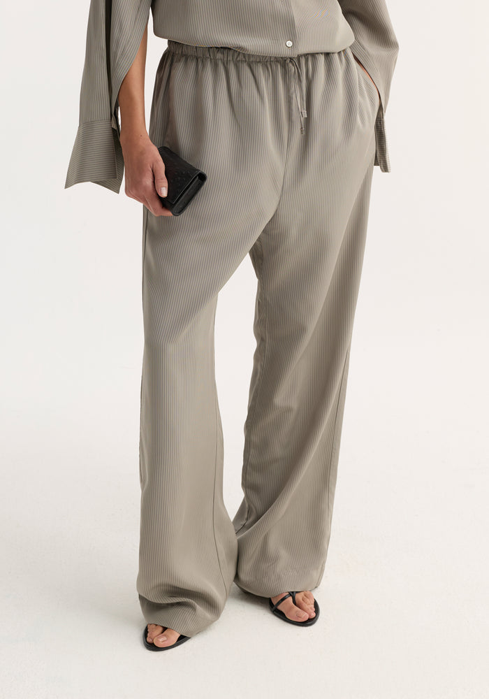 Wide leg pyjama trousers | light grey stripe