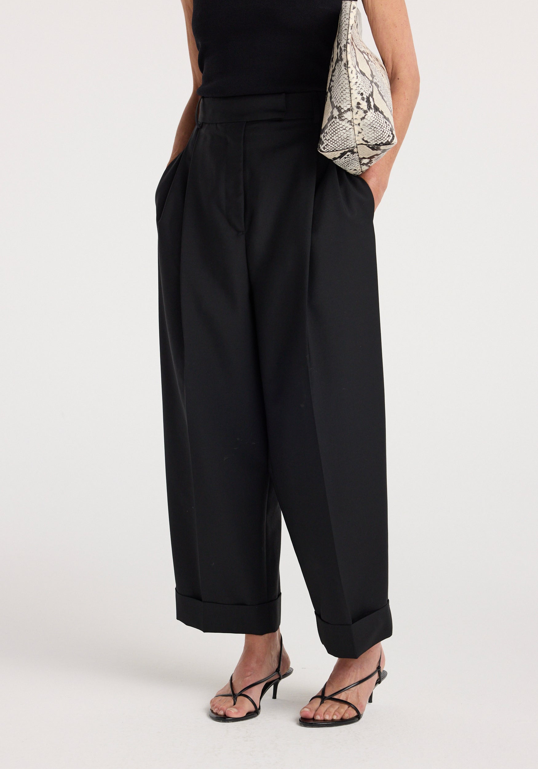 High-waist turn-up trousers | black