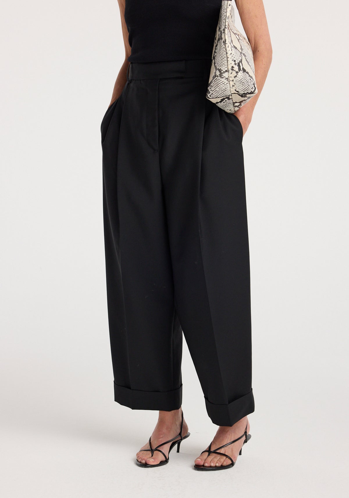 High-waist turn-up trousers | black