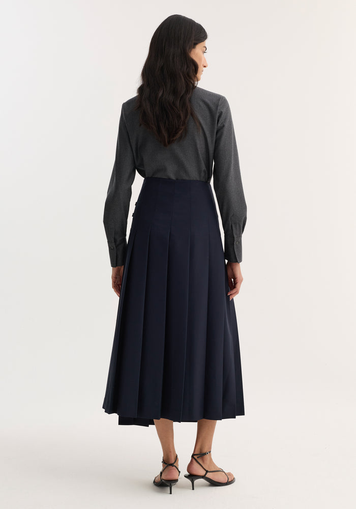 Pleated wool skirt with leather closures | navy