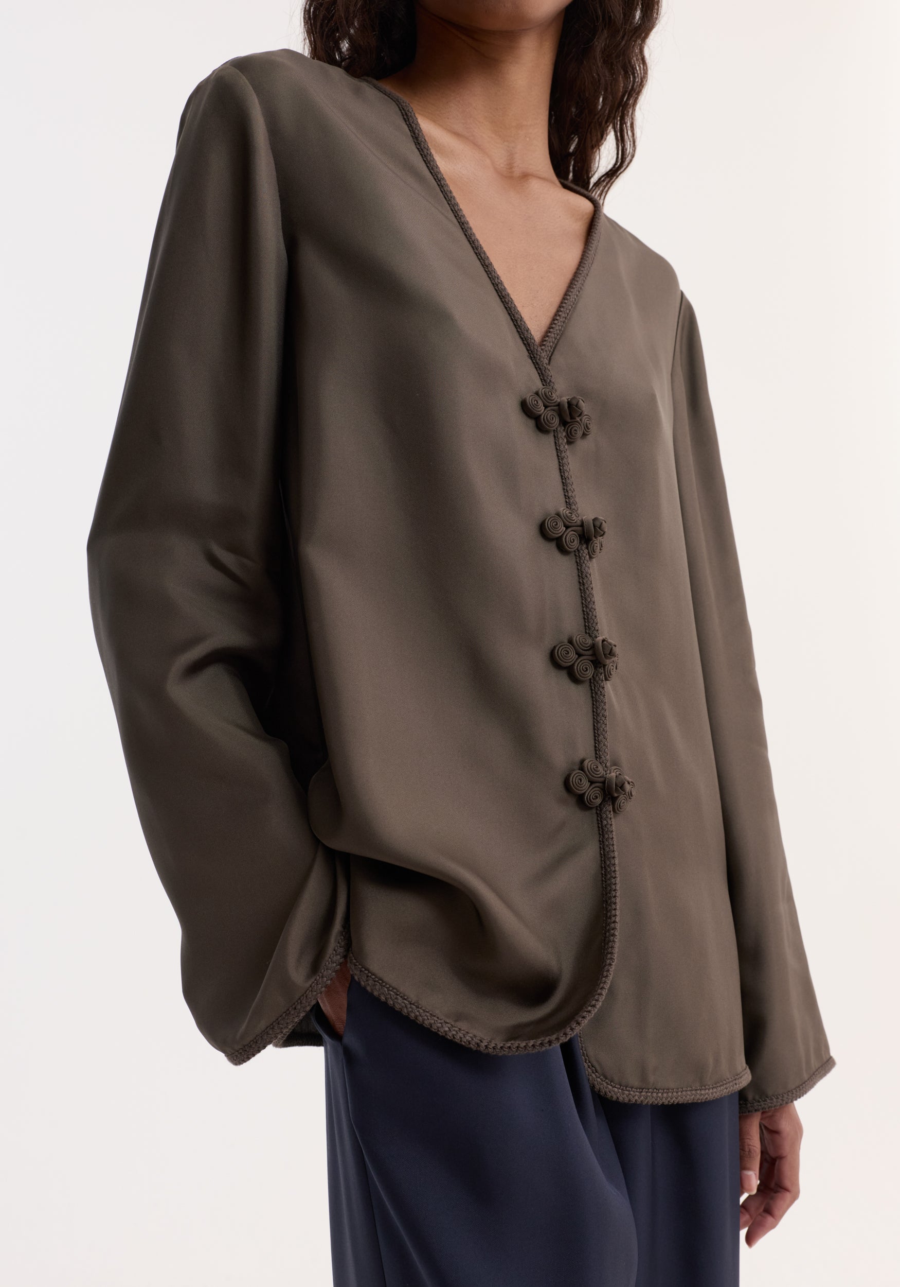 Pankou closure silk top | earth