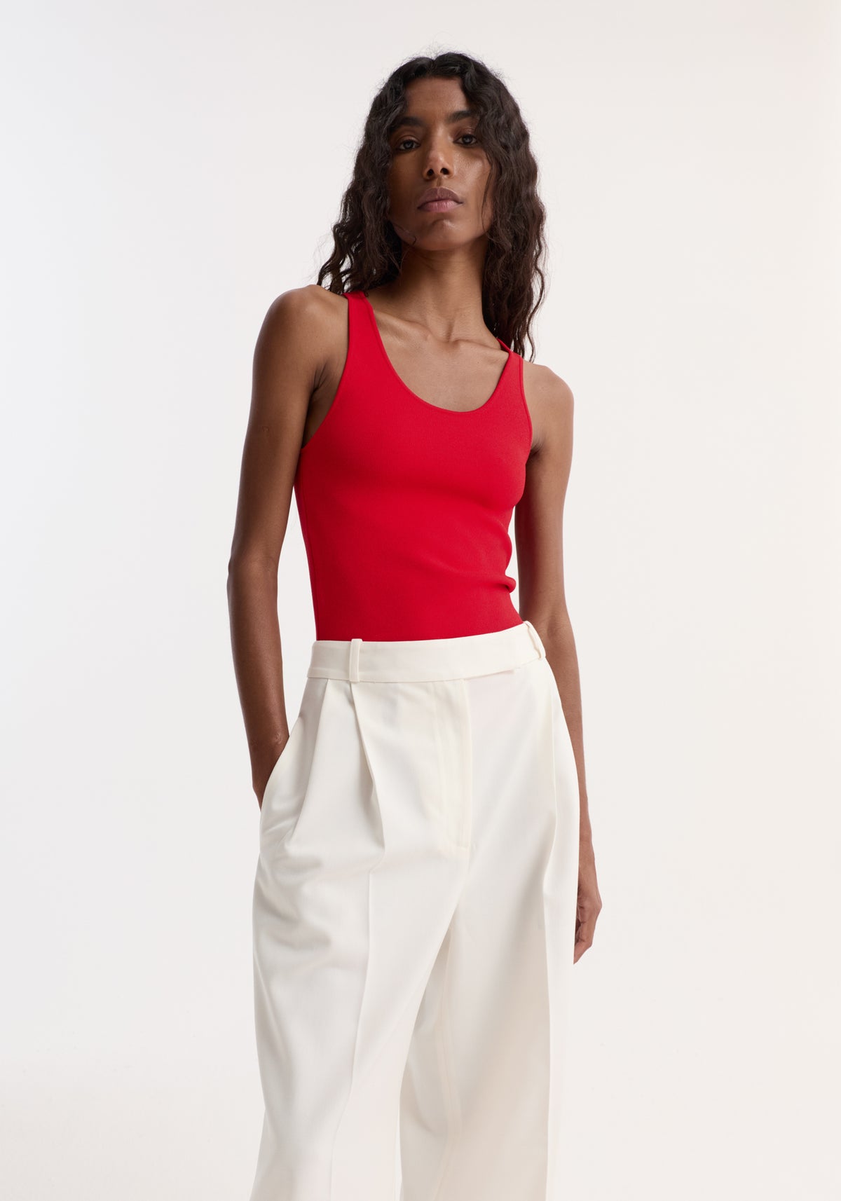 Scoop neck knitted top | red
