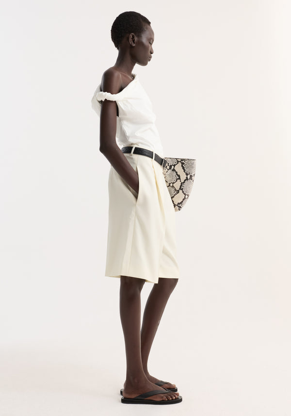 Tailored single pleat shorts | off white