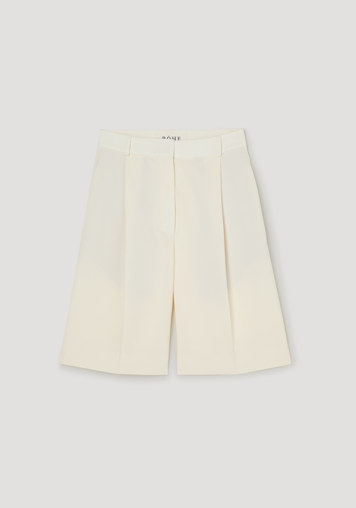 Tailored single pleat shorts | off white