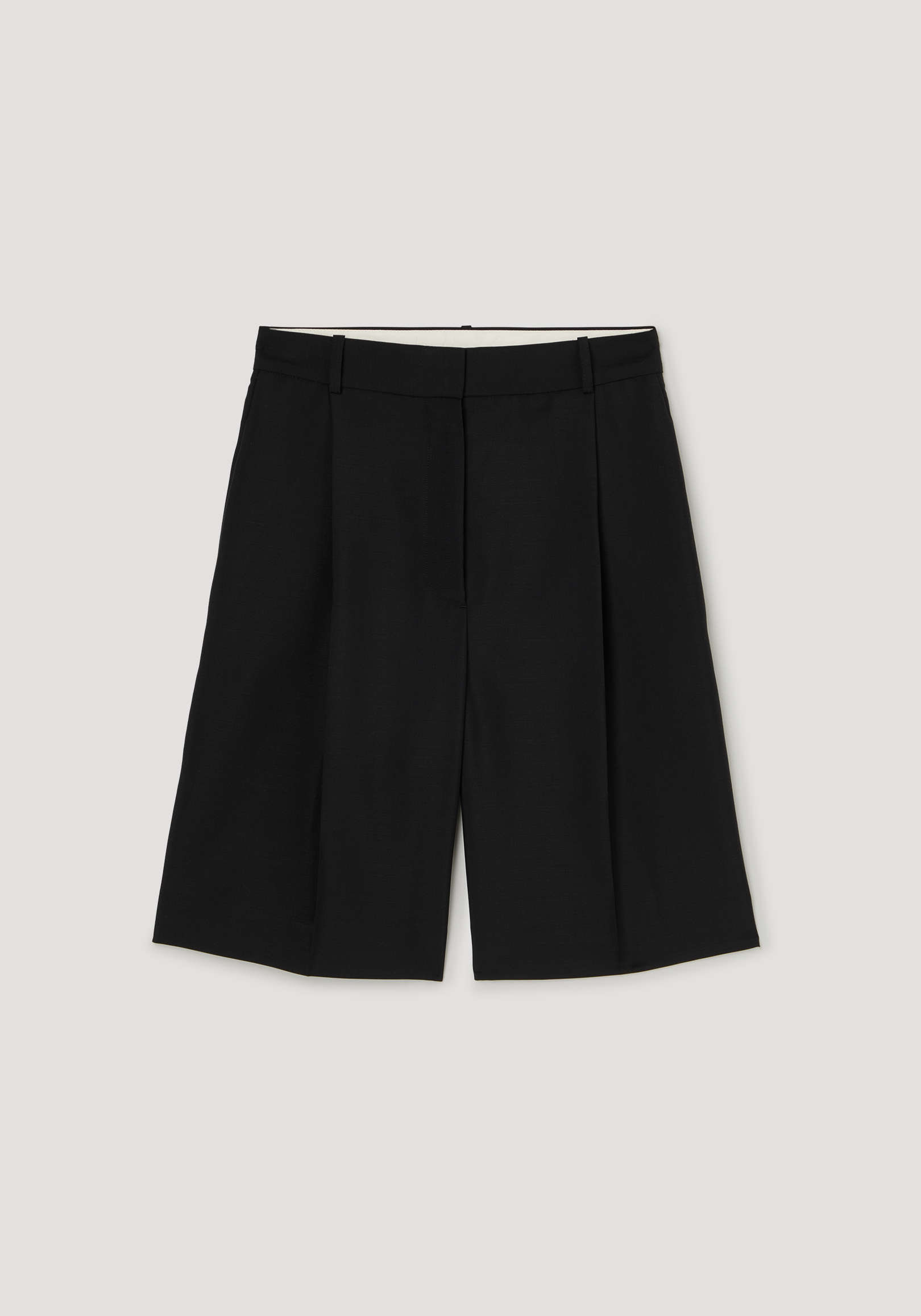 Tailored single pleat shorts | black, featuring knee-length design with side pockets, belt loops, and front fly, showcasing structured yet breathable wool-mohair blend fabric.