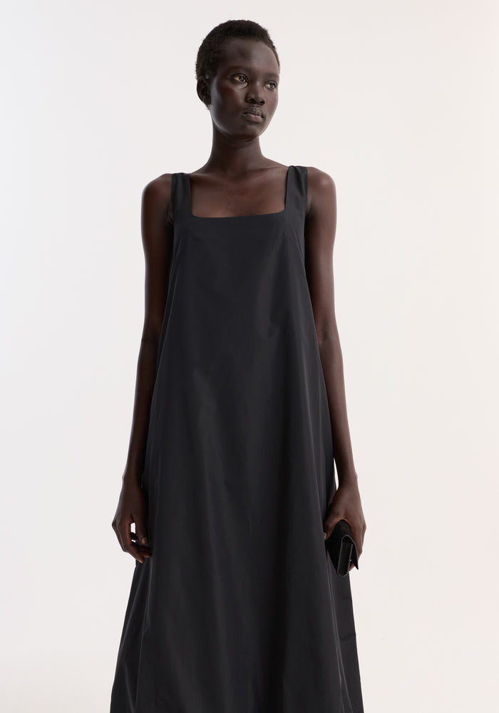Technical volume dress | black