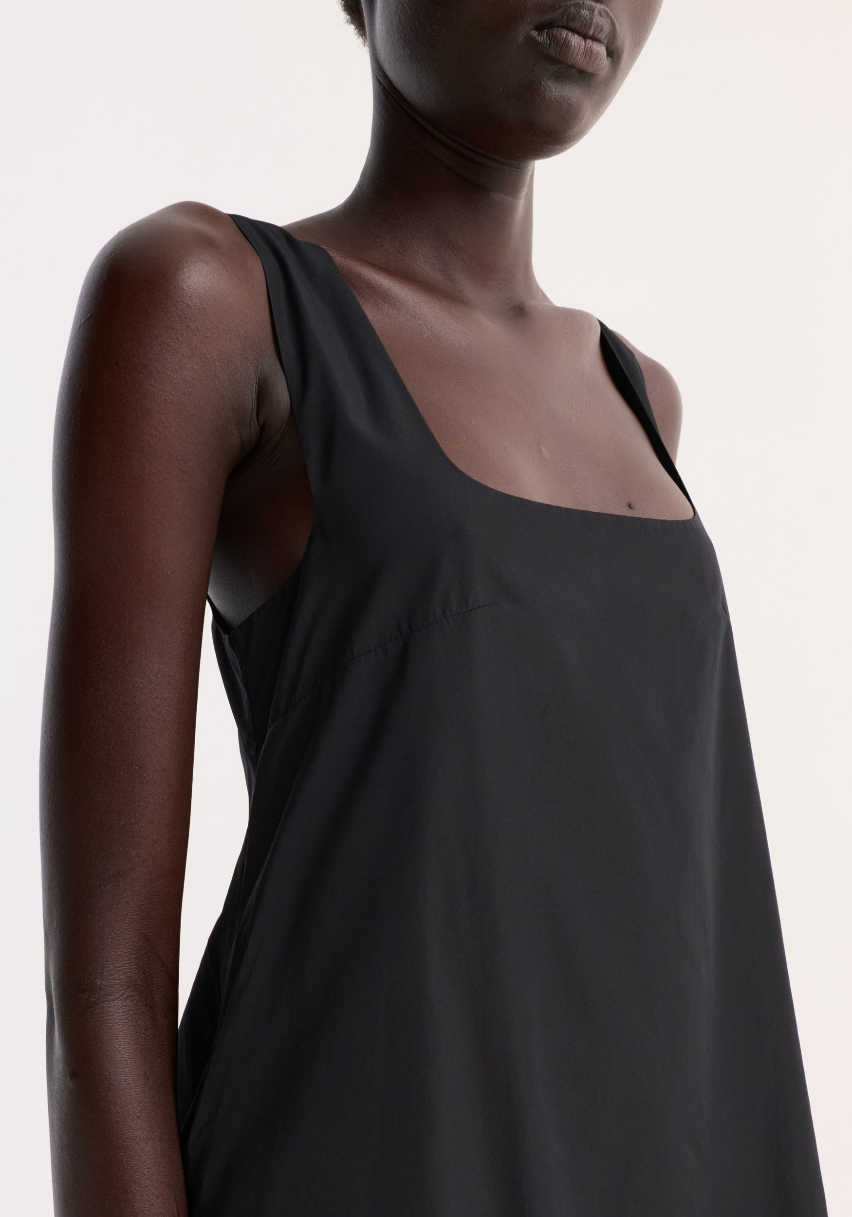 Technical volume dress | black