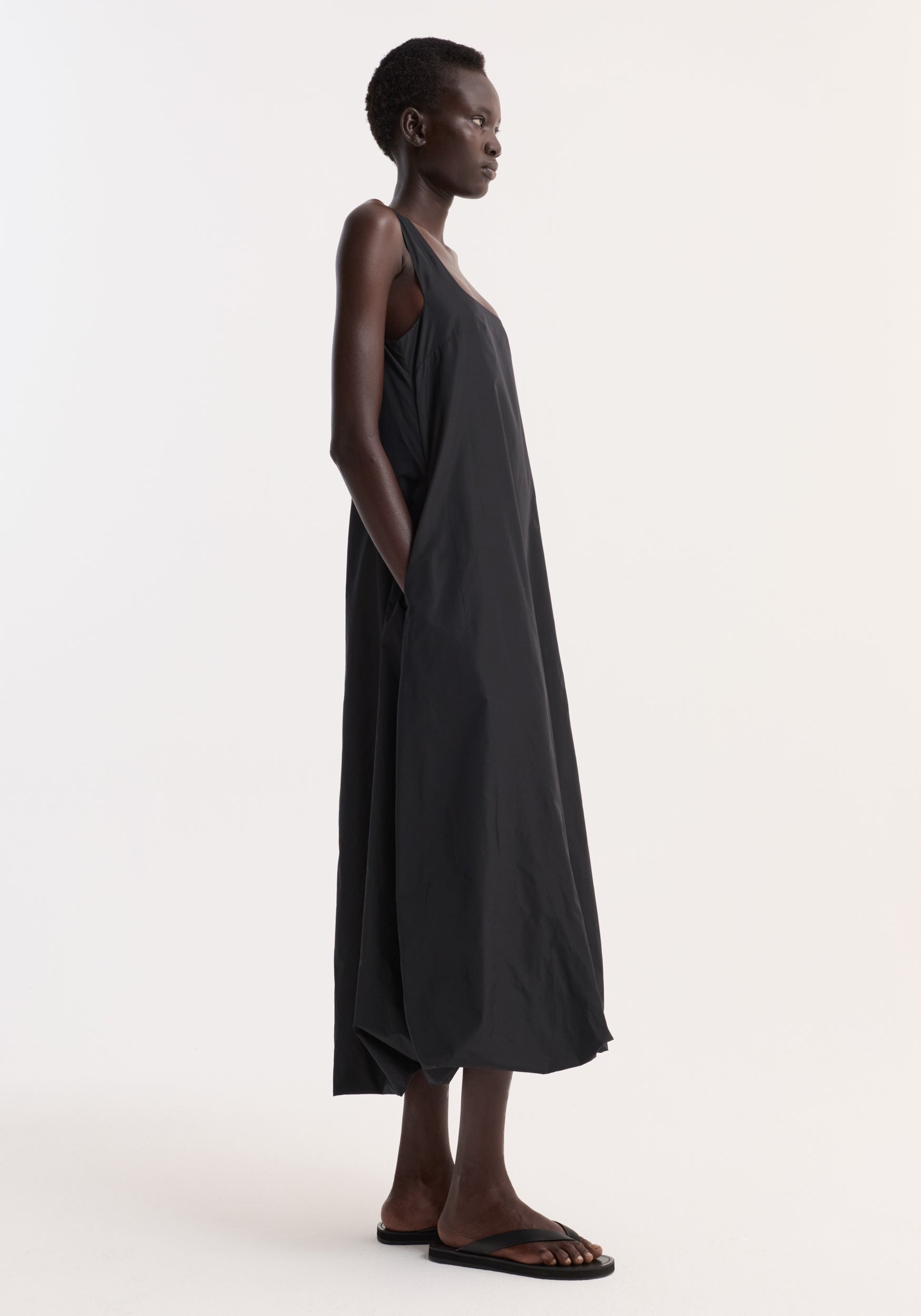 Technical volume dress | black