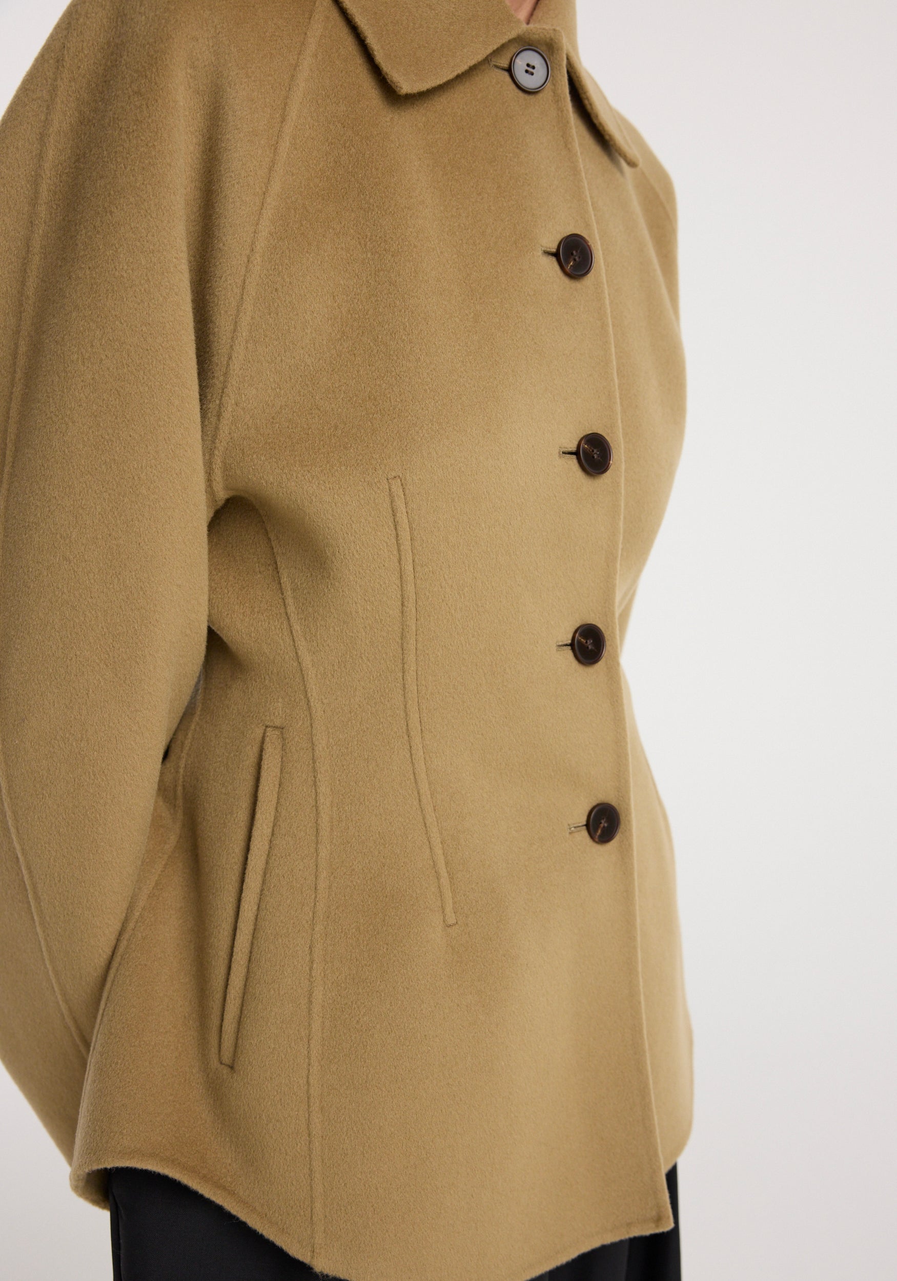 Double-faced sculptural jacket | camel