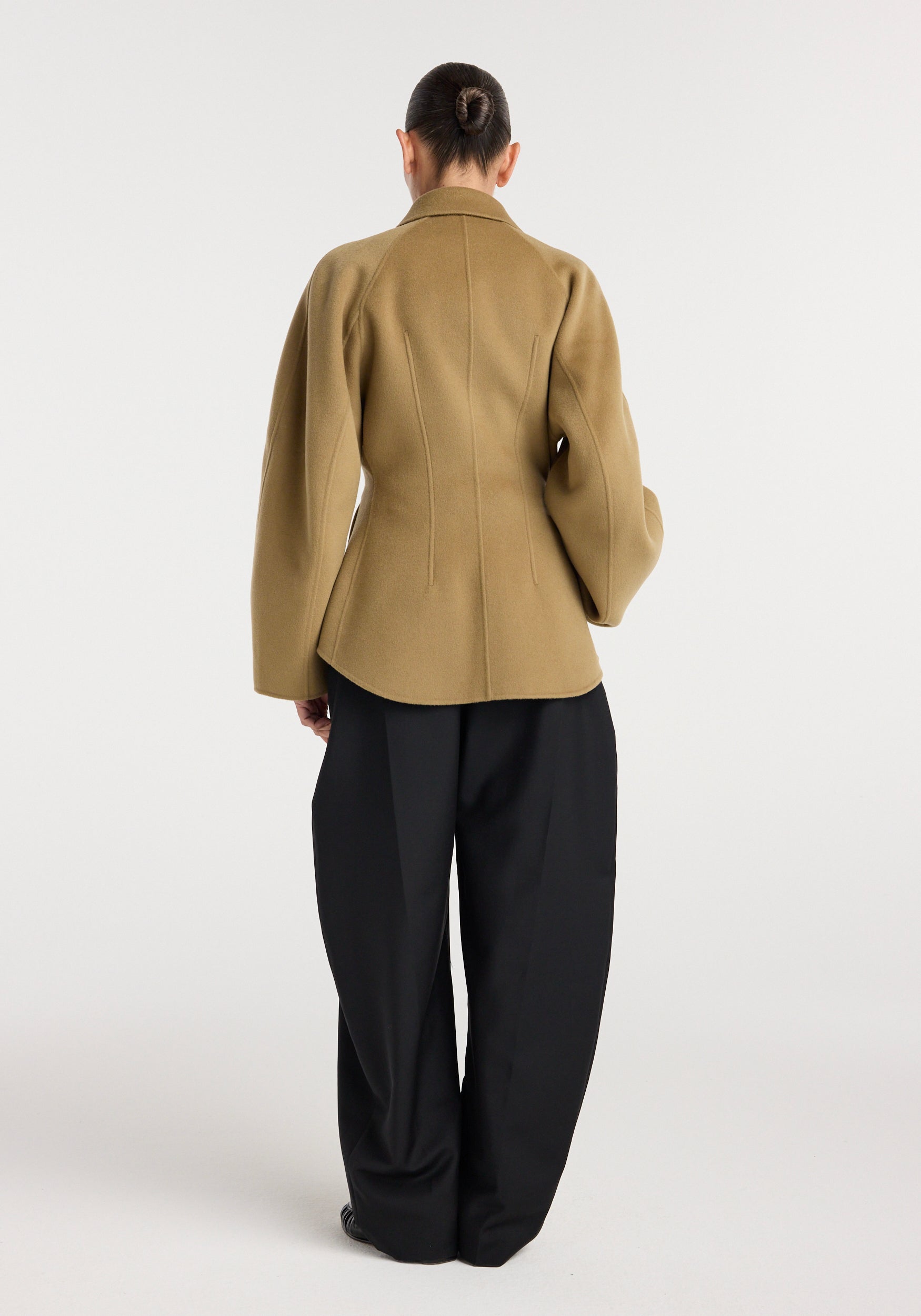 Double-faced sculptural jacket | camel