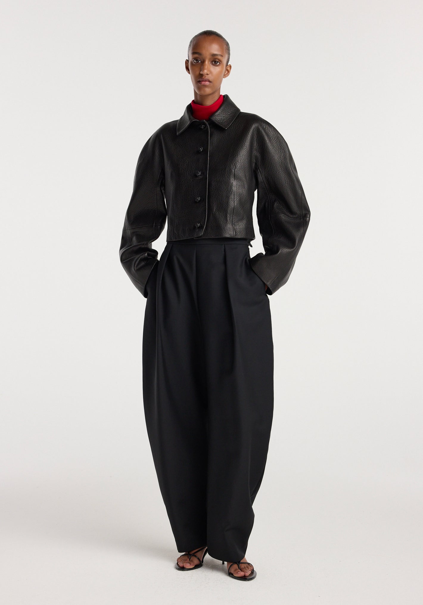 Rounded grain leather cropped jacket | black