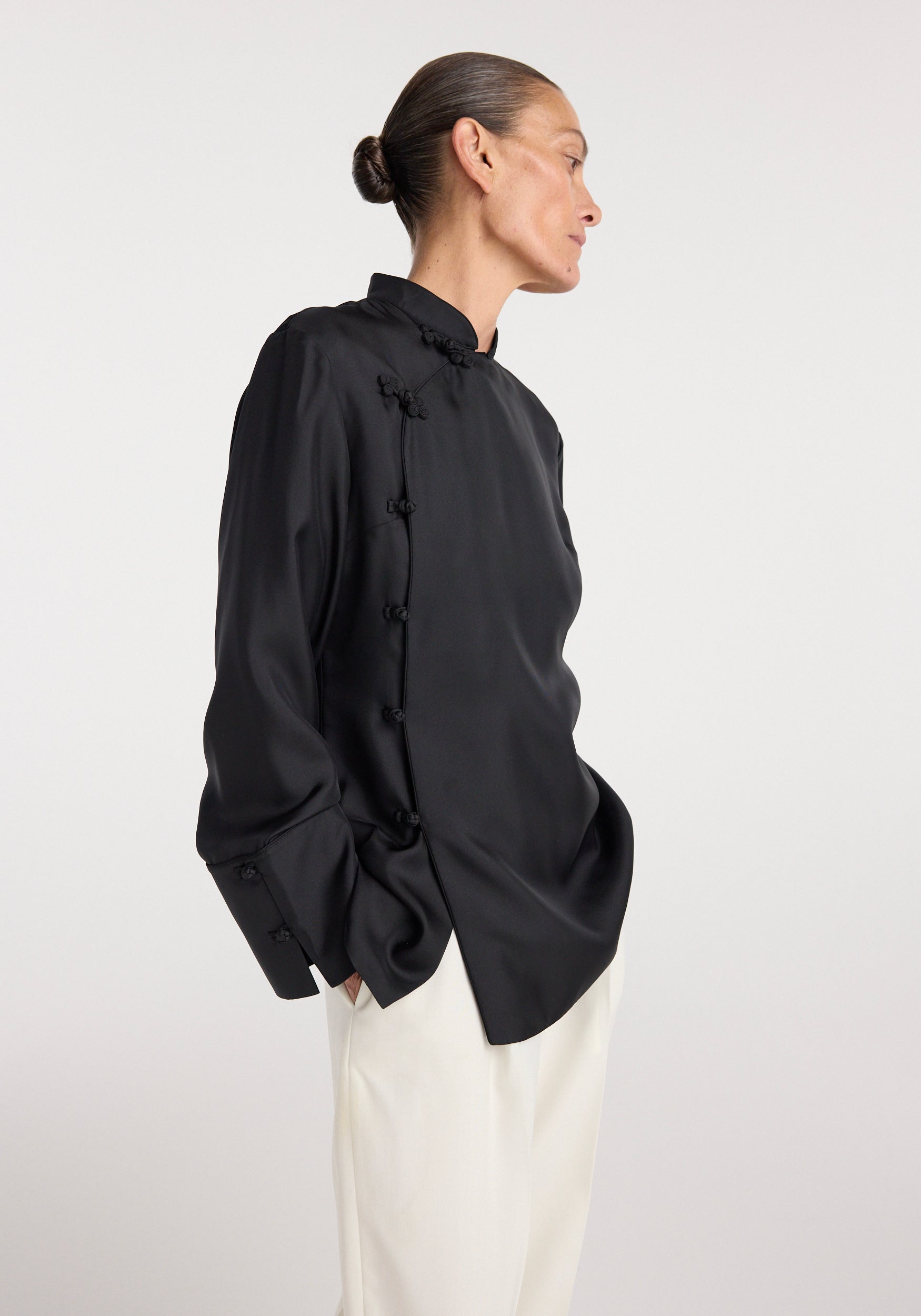 Pankou closure silk top | black