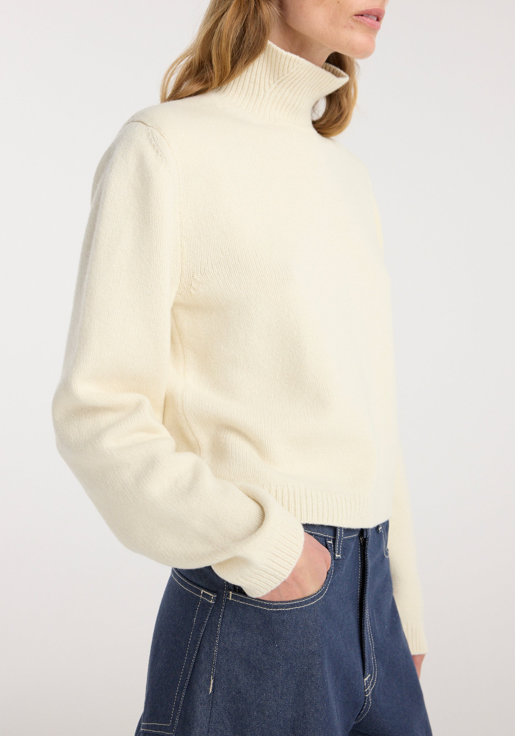 Statement shoulder cropped turtleneck | cream