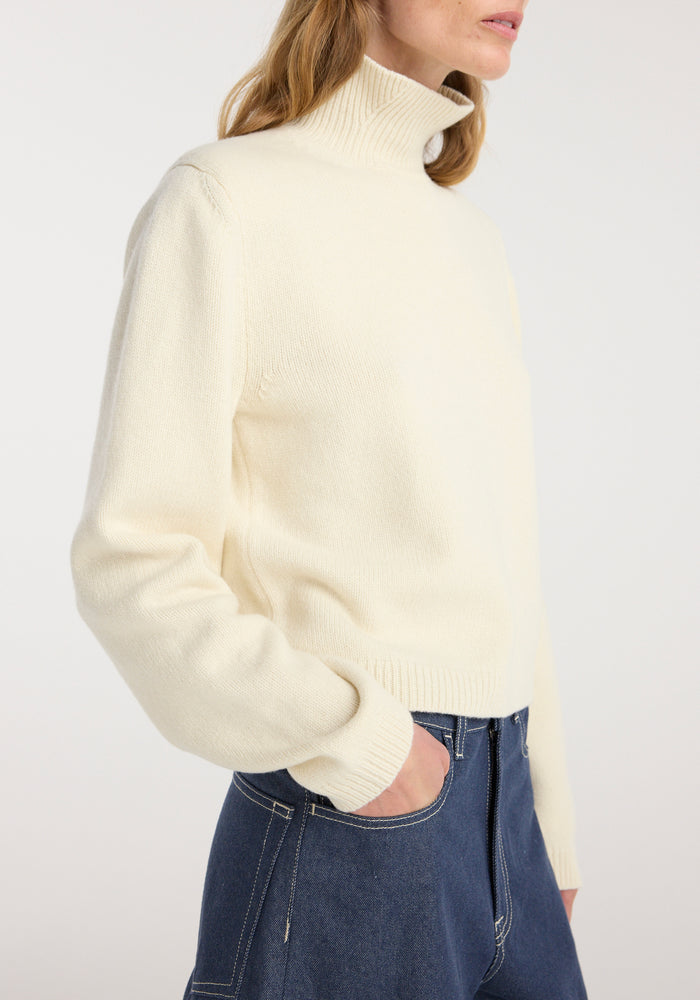 Statement shoulder cropped turtleneck | cream