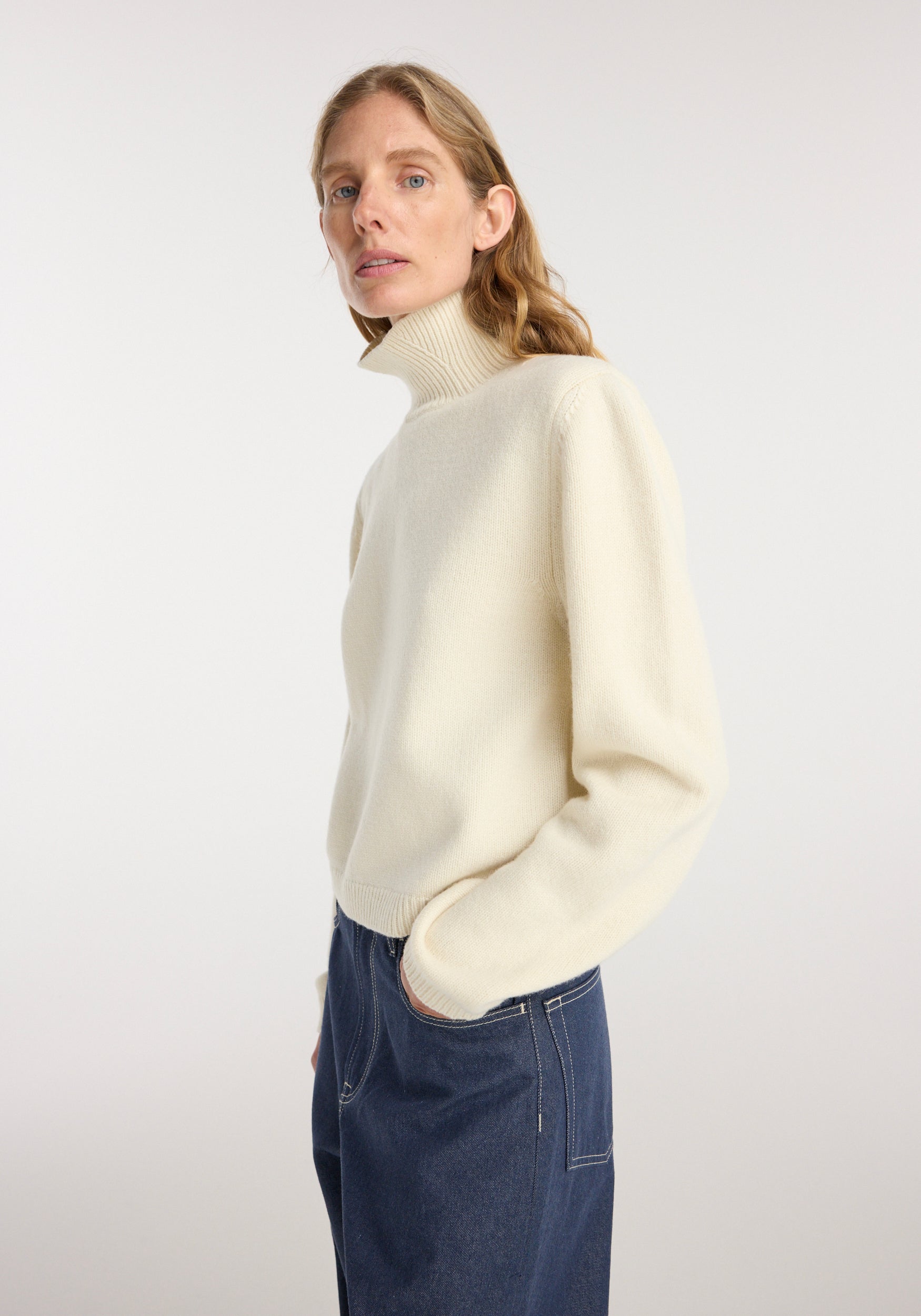 Statement shoulder cropped turtleneck | cream