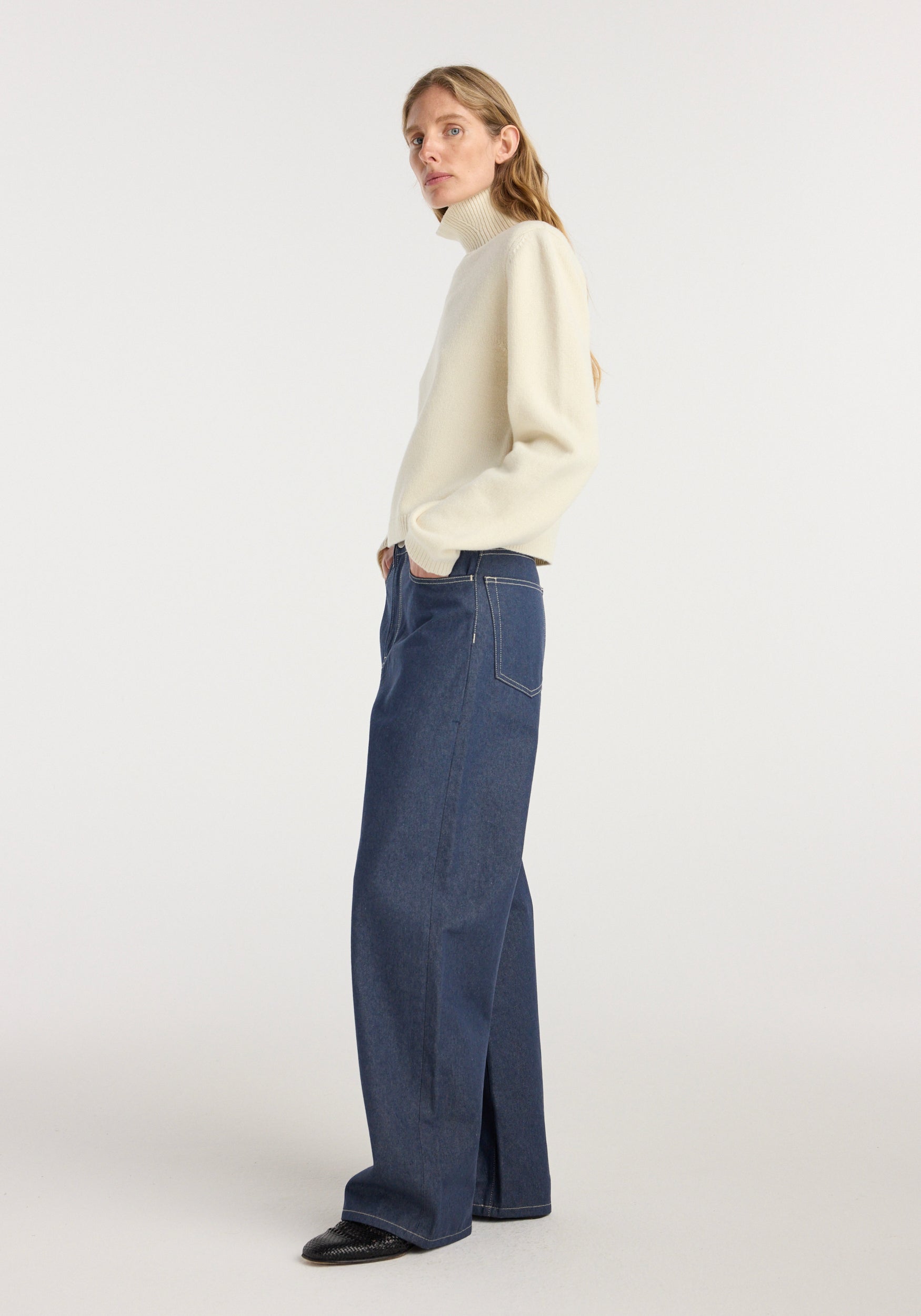 Statement shoulder cropped turtleneck | cream