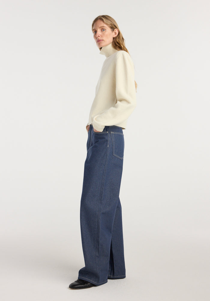 Statement shoulder cropped turtleneck | cream