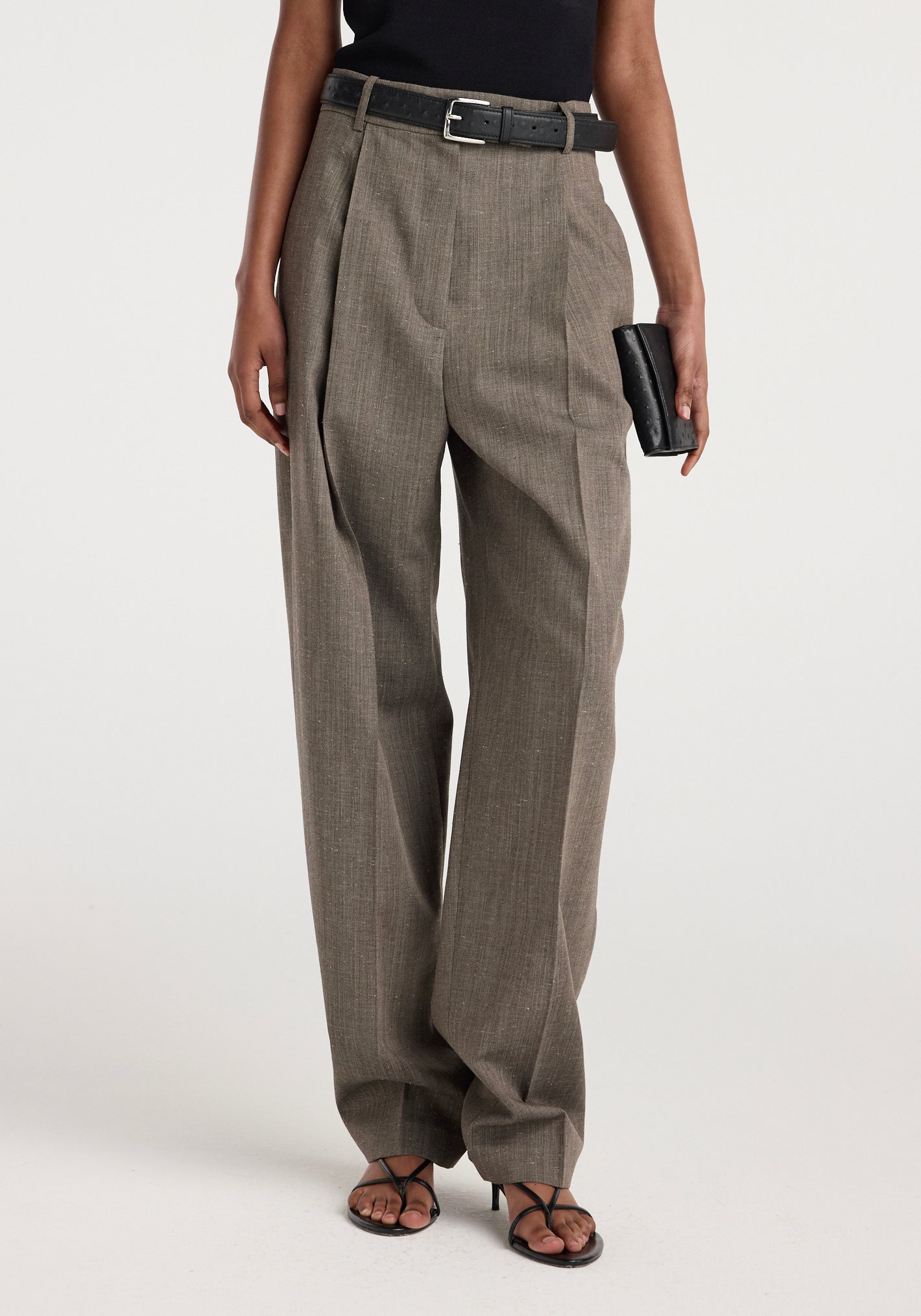Daria - Single pleat tapered trousers | earth slub