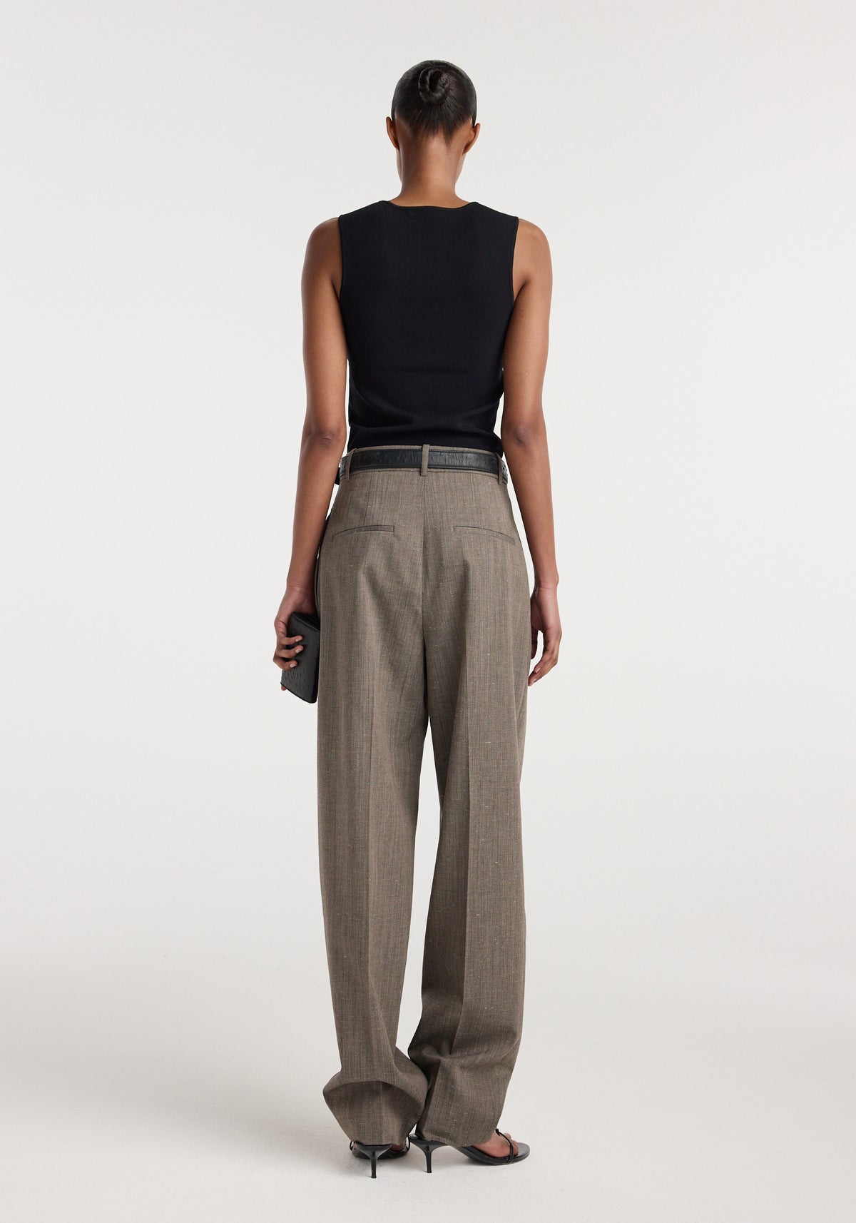 Daria - Single pleat tapered trousers | earth slub