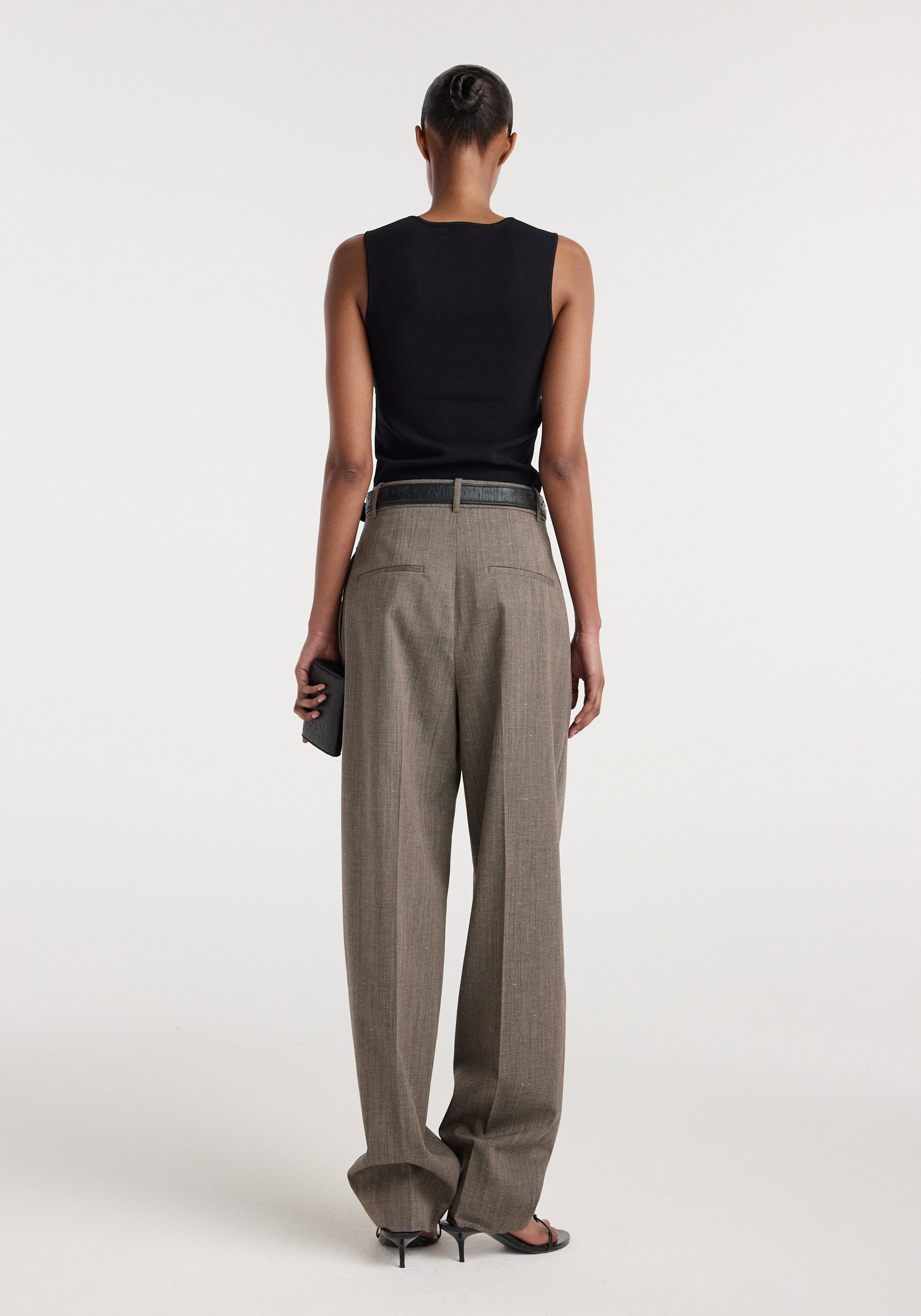 Daria - Single pleat tapered trousers | earth slub