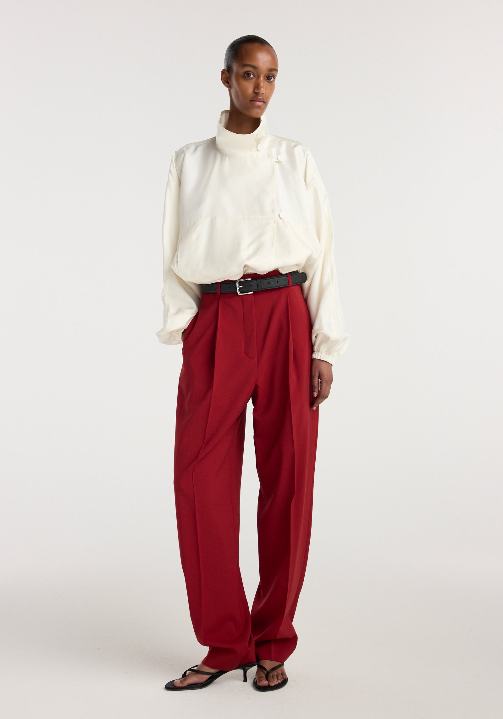 Daria - Single pleat tapered trousers | carmine