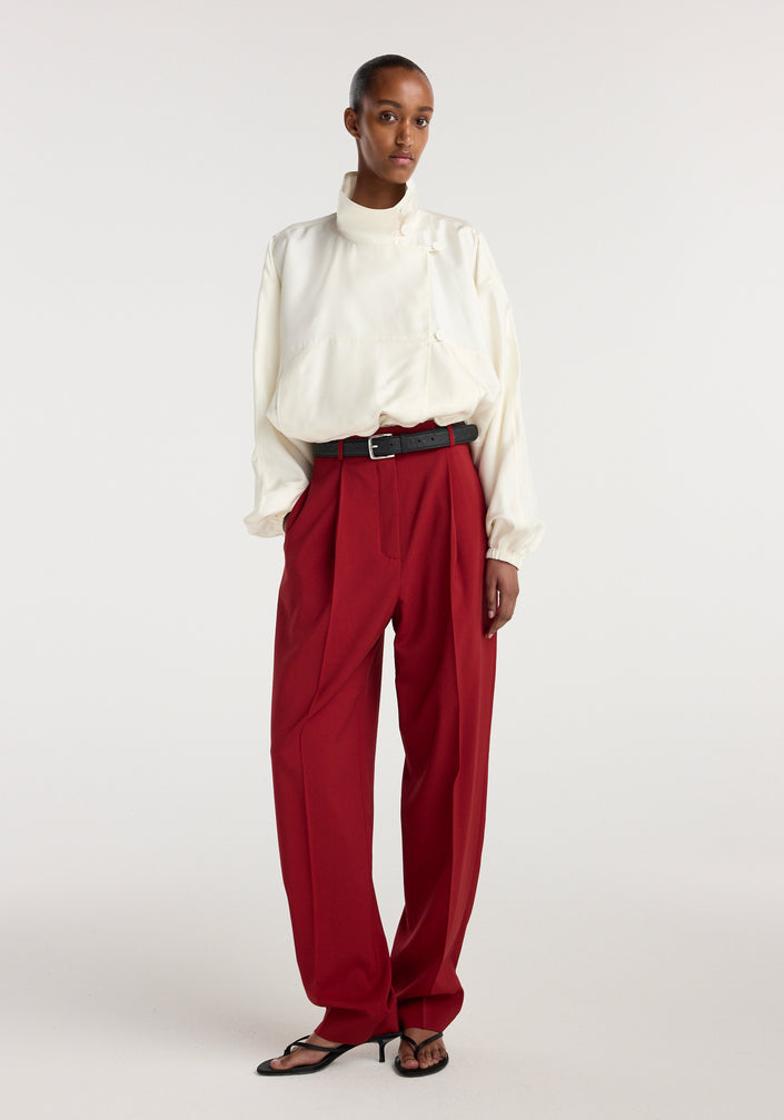 Daria - Single pleat tapered trousers | carmine