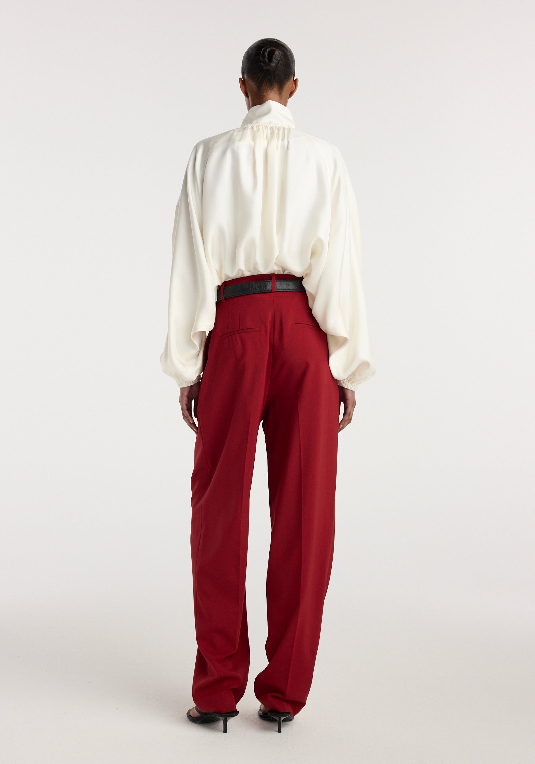 Daria - Single pleat tapered trousers | carmine