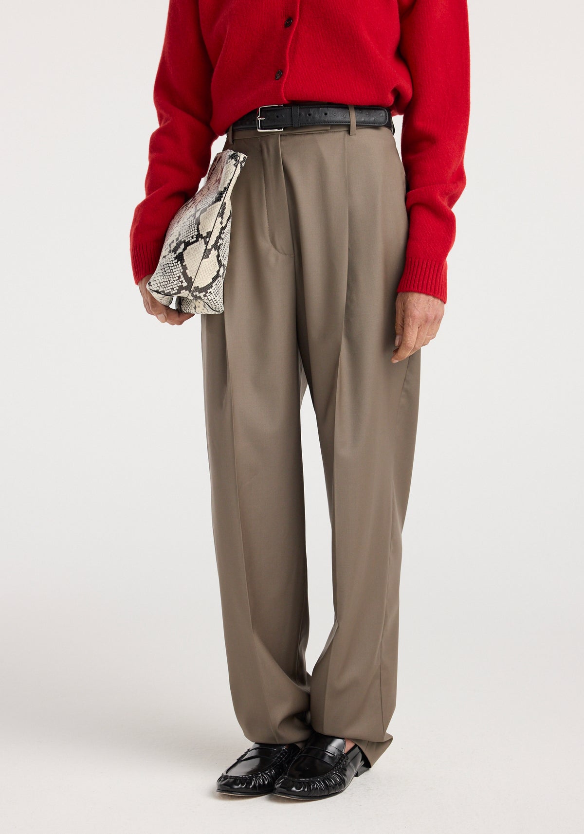 Daria - Single pleat tapered trousers | desert brown