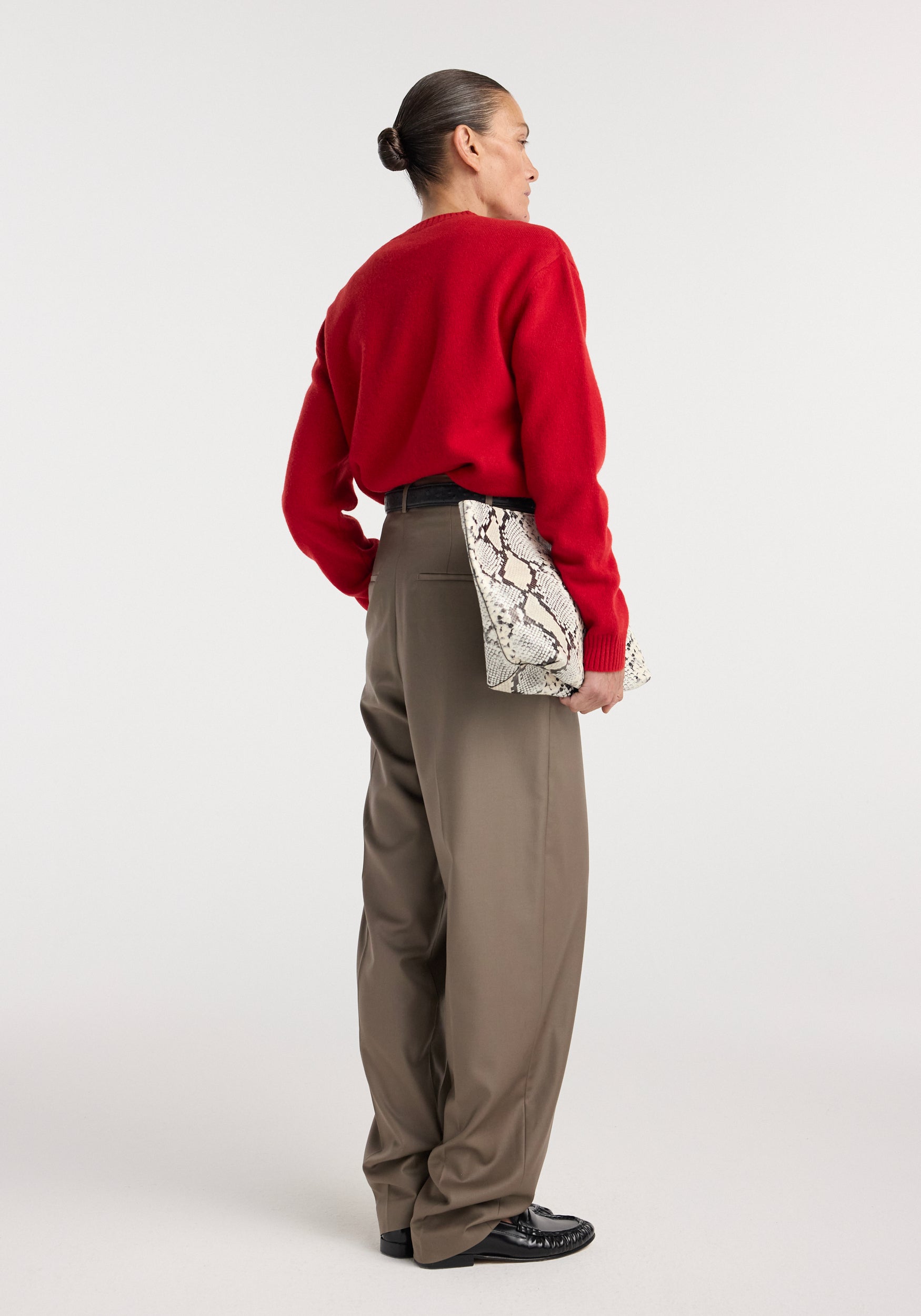 Daria - Single pleat tapered trousers | desert brown