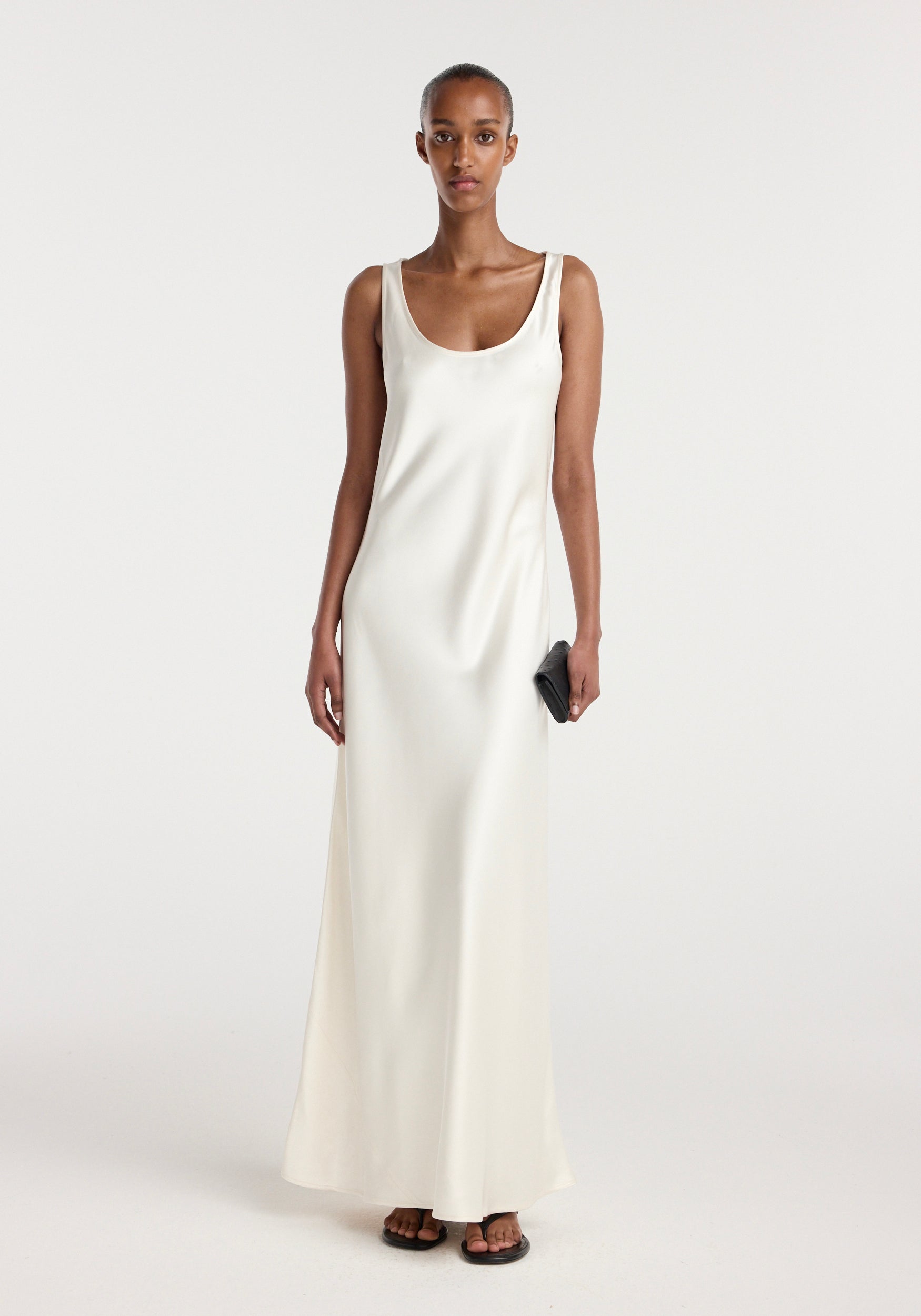 Scoop neck satin dress– Róhe