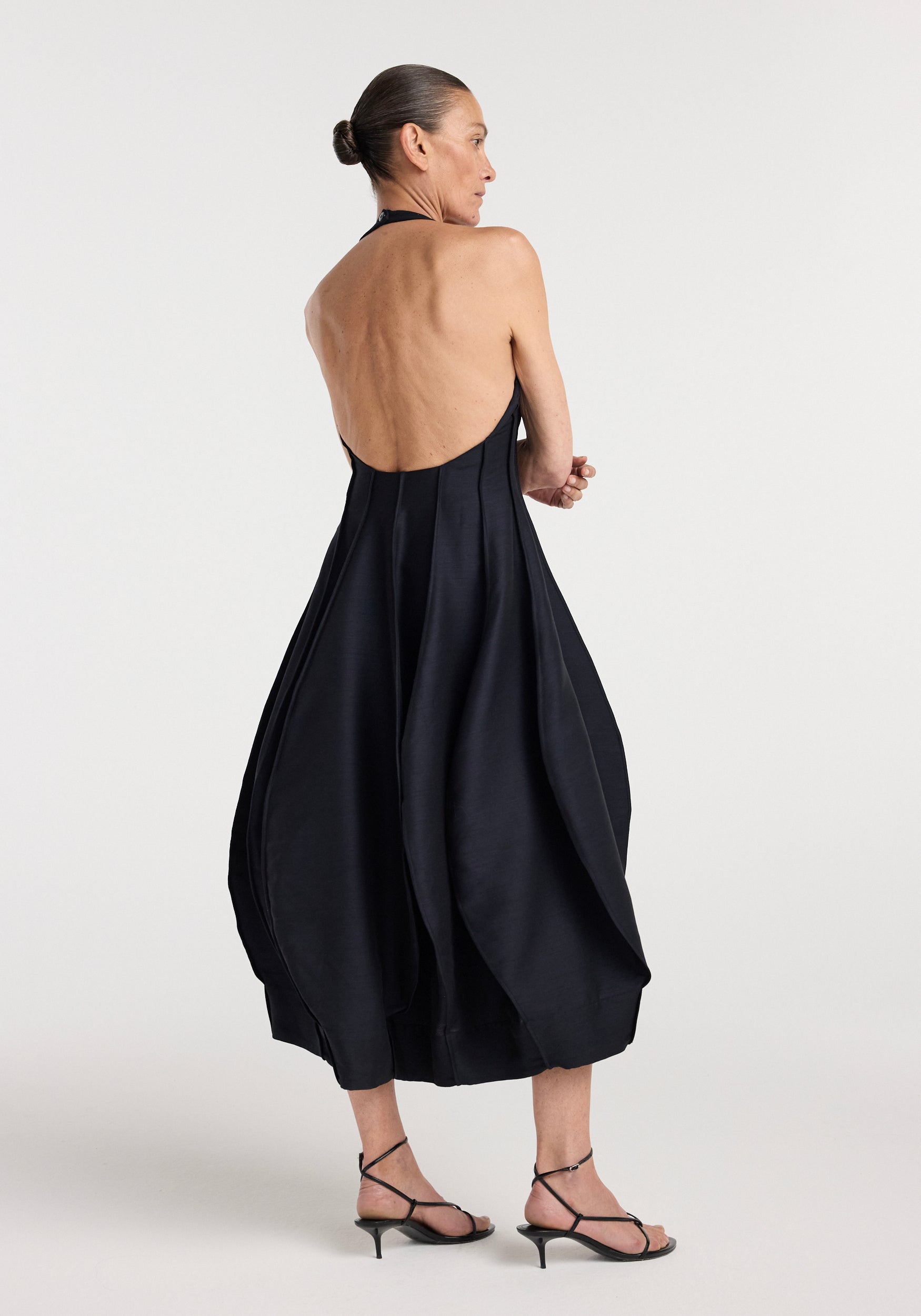 Open back tulip dress– Róhe