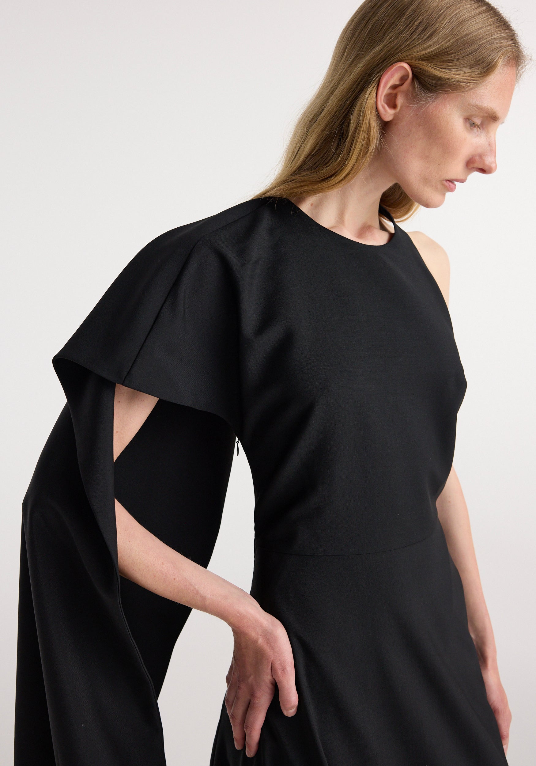 Twisted cape dress | black
