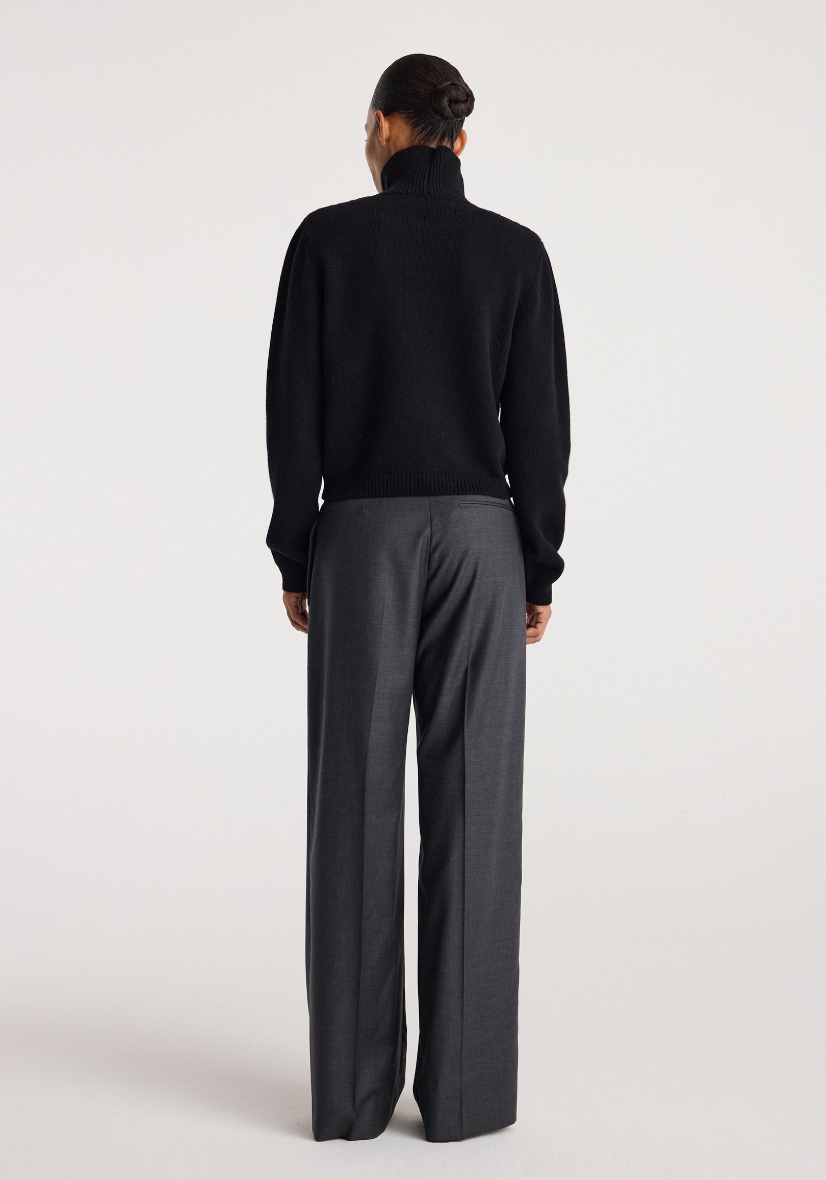 Statement shoulder turtleneck | black