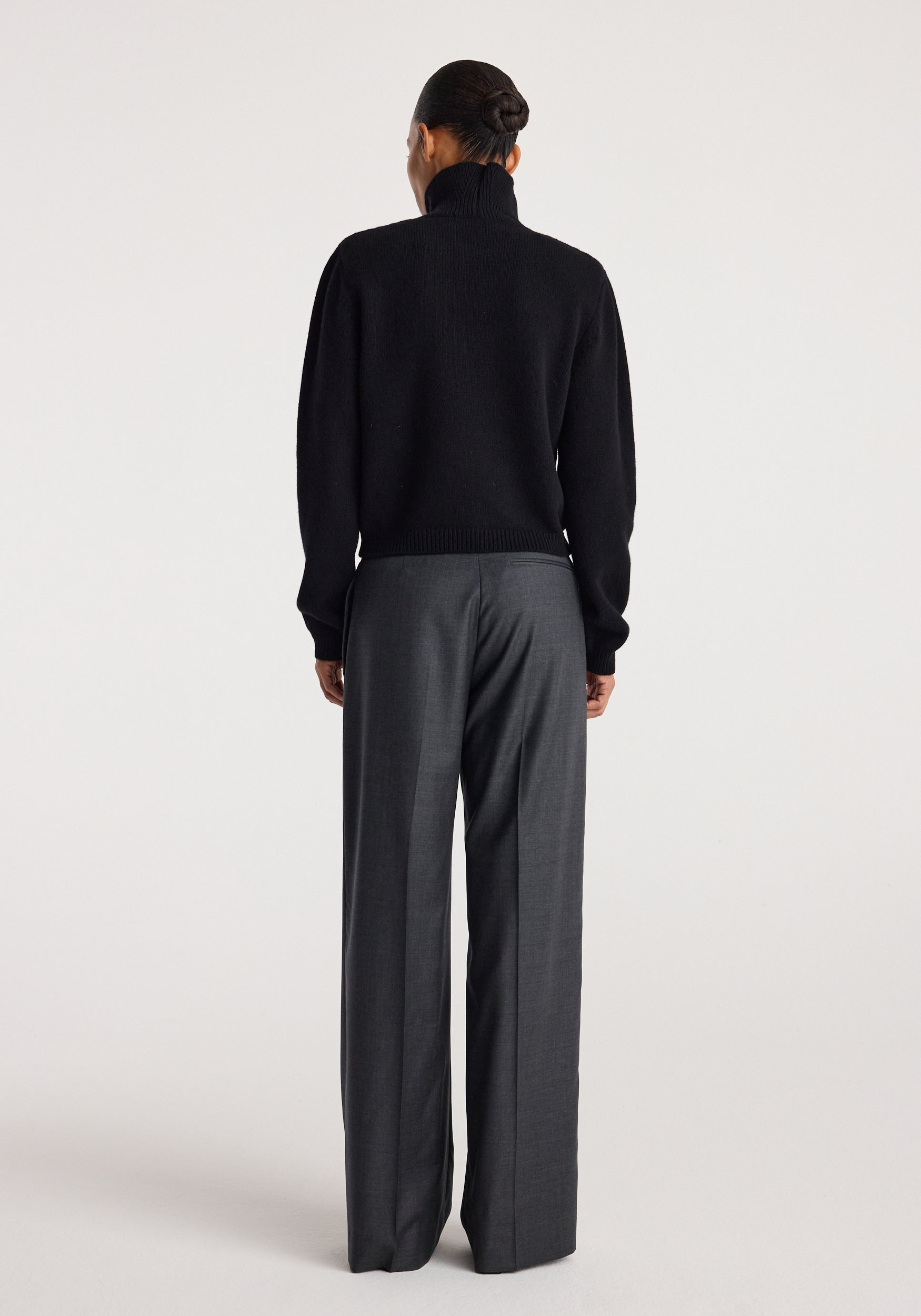 Statement shoulder turtleneck | black